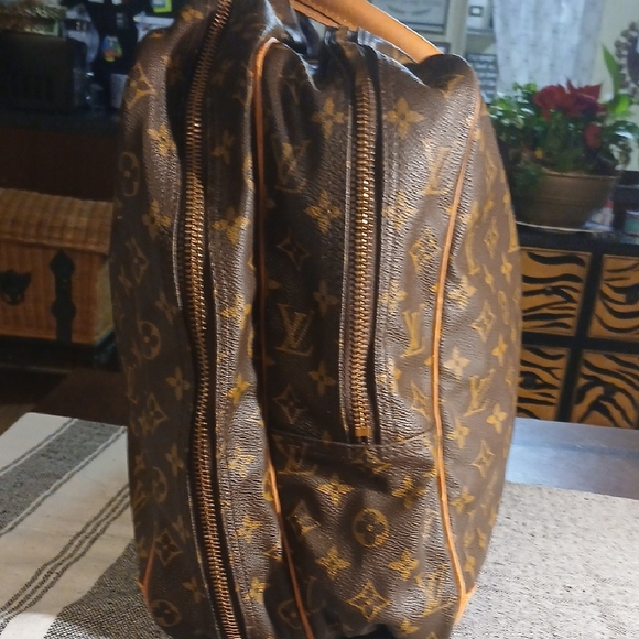Louis Vuitton Monogram Canvas Travel Bag - Picture 5 of 16